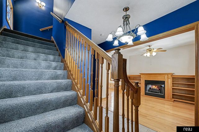 2809 S 32nd Avenue, Omaha, NE 68105