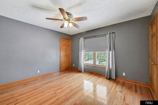 2809 S 32nd Avenue, Omaha, NE 68105