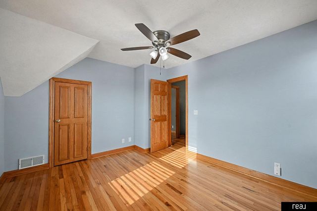 2809 S 32nd Avenue, Omaha, NE 68105