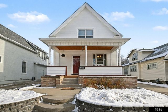 2809 S 32nd Avenue, Omaha, NE 68105