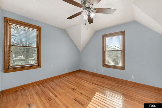 2809 S 32nd Avenue, Omaha, NE 68105