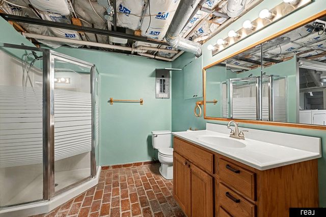 2809 S 32nd Avenue, Omaha, NE 68105