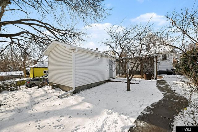 2809 S 32nd Avenue, Omaha, NE 68105