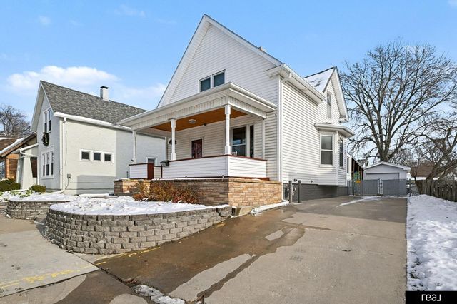 2809 S 32nd Avenue, Omaha, NE 68105