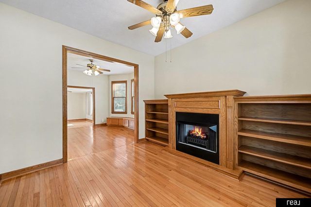 2809 S 32nd Avenue, Omaha, NE 68105