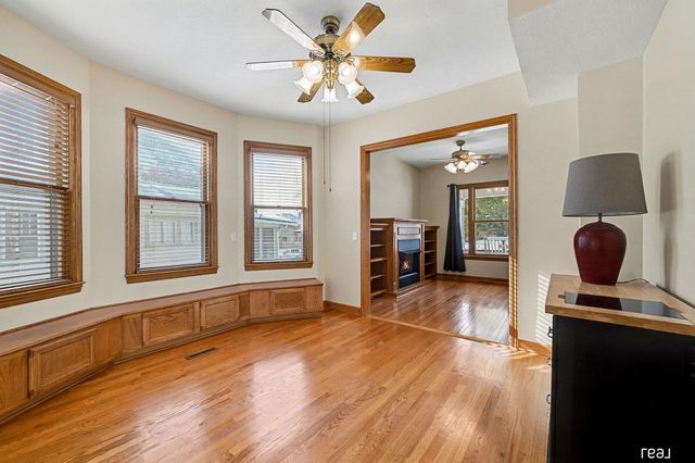 2809 S 32nd Avenue, Omaha, NE 68105