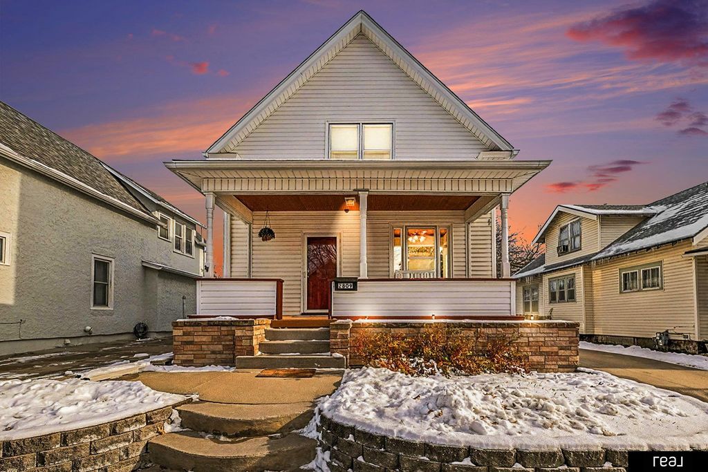 2809 S 32nd Avenue, Omaha, NE 68105