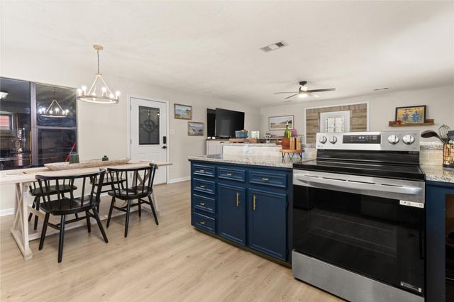 11703 N H Street, La Porte, TX 77571