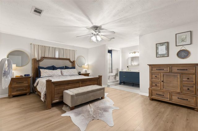 11703 N H Street, La Porte, TX 77571