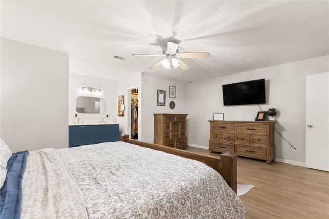 11703 N H Street, La Porte, TX 77571