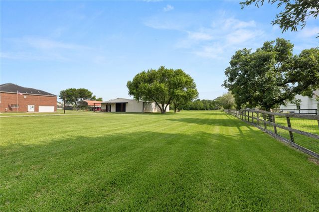 11703 N H Street, La Porte, TX 77571