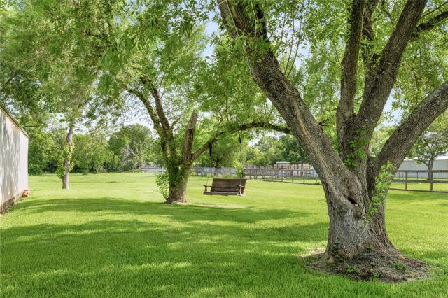 11703 N H Street, La Porte, TX 77571