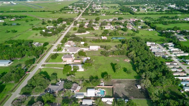 11703 N H Street, La Porte, TX 77571