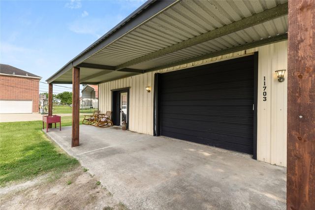 11703 N H Street, La Porte, TX 77571