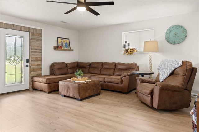 11703 N H Street, La Porte, TX 77571