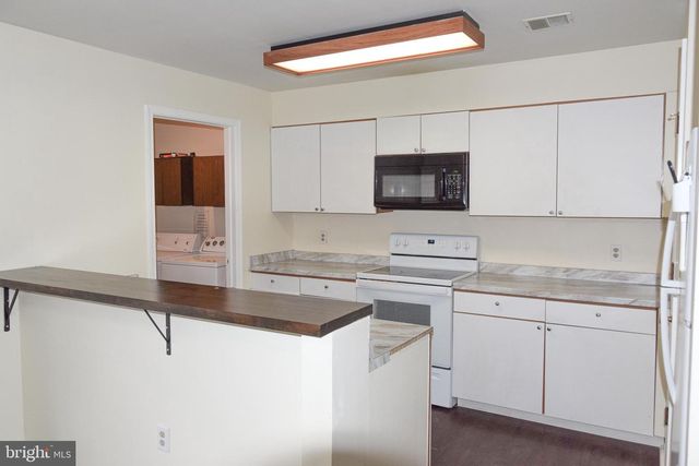 706 CHRISTOPHER DR, Reading, PA 19610