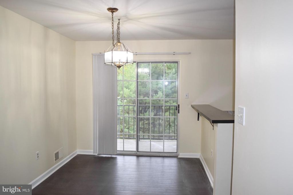 Image 5 of property listing at 706 CHRISTOPHER DR, Reading, PA 19610