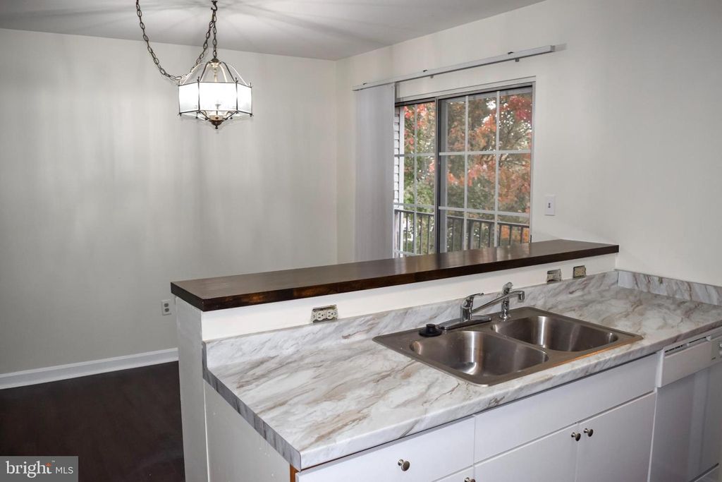 Image 6 of property listing at 706 CHRISTOPHER DR, Reading, PA 19610