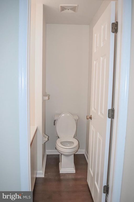 Image 10 of property listing at 706 CHRISTOPHER DR, Reading, PA 19610