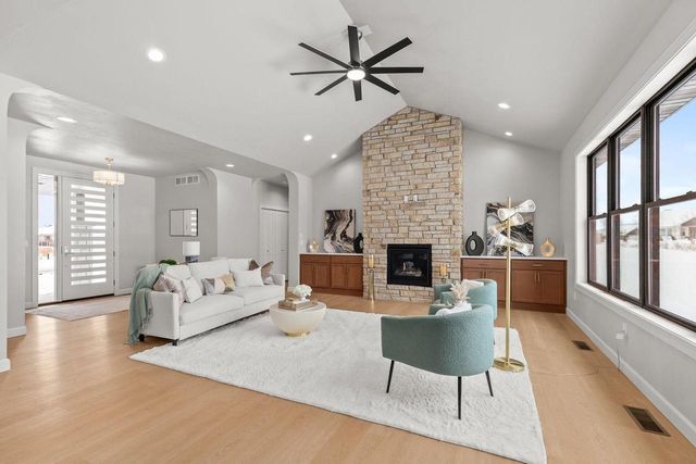 294 E SWEETWATER WAY, Appleton, WI 54913