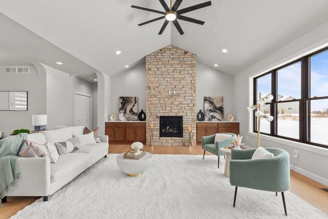 294 E SWEETWATER WAY, Appleton, WI 54913