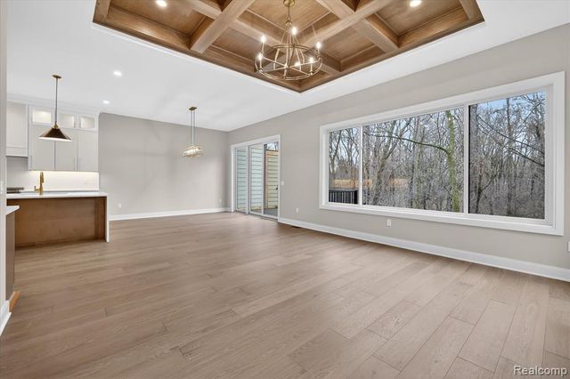 546 Maplehill Road, Rochester Hills, MI 48306