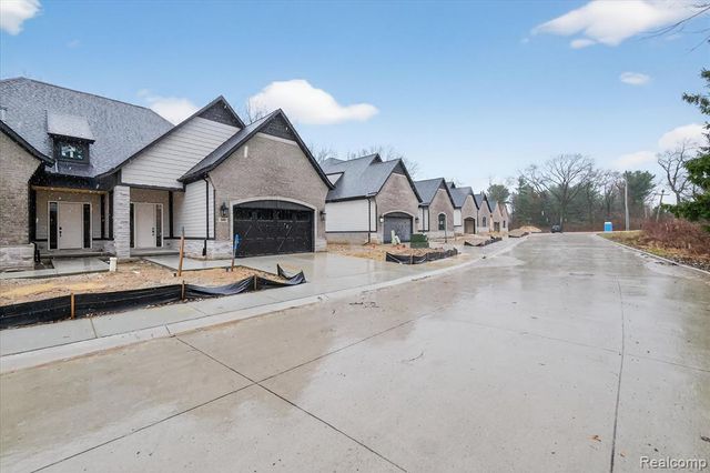 546 Maplehill Road, Rochester Hills, MI 48306