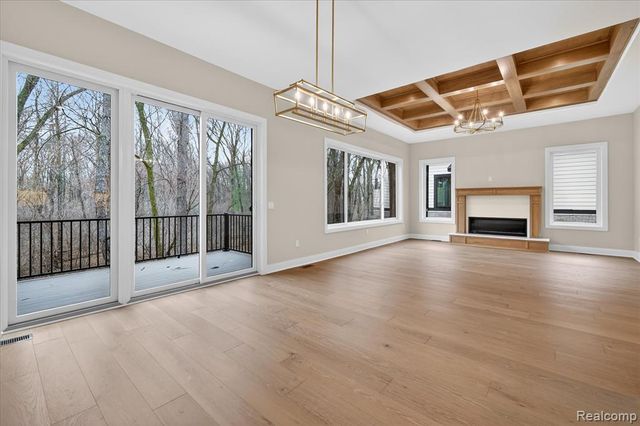 546 Maplehill Road, Rochester Hills, MI 48306