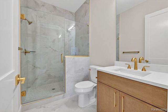 546 Maplehill Road, Rochester Hills, MI 48306