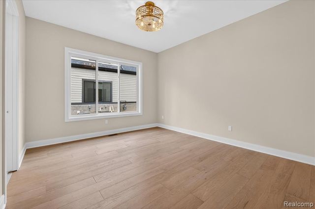 546 Maplehill Road, Rochester Hills, MI 48306