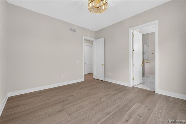 546 Maplehill Road, Rochester Hills, MI 48306