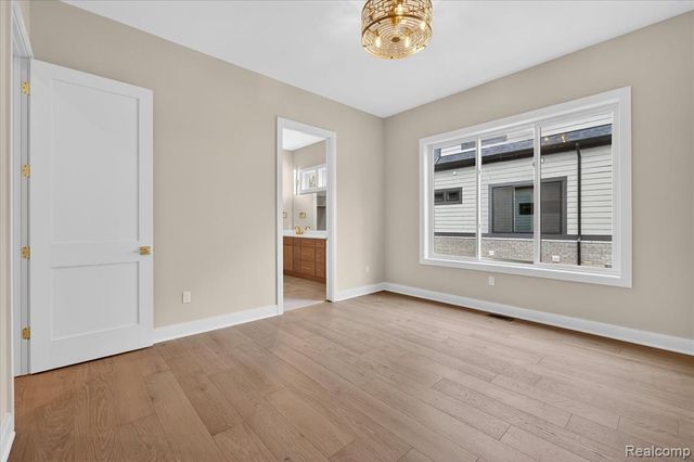 546 Maplehill Road, Rochester Hills, MI 48306