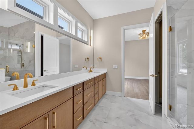 546 Maplehill Road, Rochester Hills, MI 48306