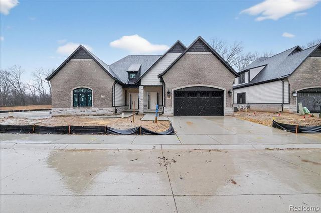 546 Maplehill Road, Rochester Hills, MI 48306