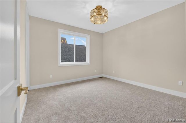 546 Maplehill Road, Rochester Hills, MI 48306