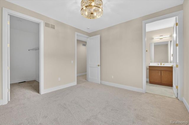 546 Maplehill Road, Rochester Hills, MI 48306