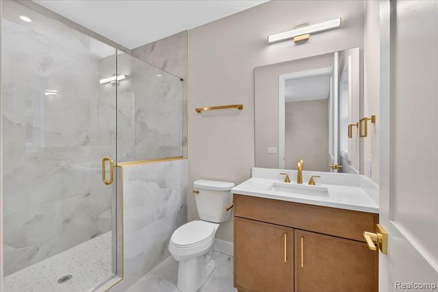 546 Maplehill Road, Rochester Hills, MI 48306