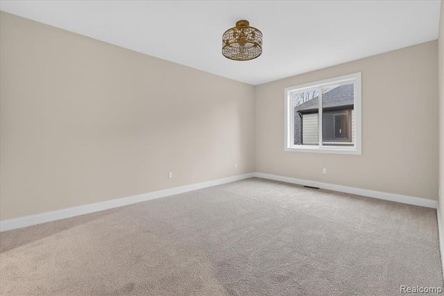 546 Maplehill Road, Rochester Hills, MI 48306