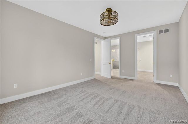 546 Maplehill Road, Rochester Hills, MI 48306