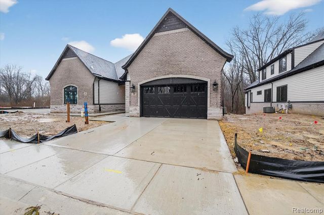 546 Maplehill Road, Rochester Hills, MI 48306