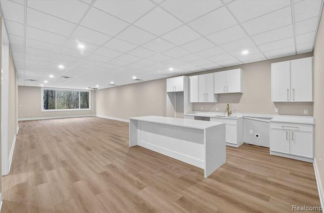 546 Maplehill Road, Rochester Hills, MI 48306