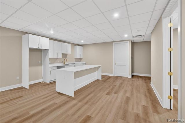 546 Maplehill Road, Rochester Hills, MI 48306