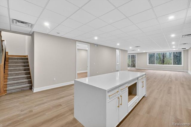 546 Maplehill Road, Rochester Hills, MI 48306