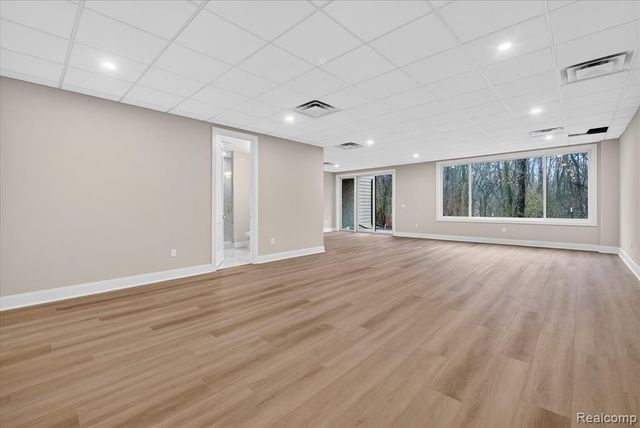 546 Maplehill Road, Rochester Hills, MI 48306