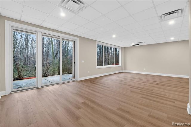 546 Maplehill Road, Rochester Hills, MI 48306