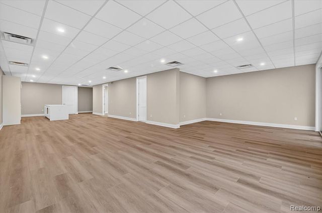 546 Maplehill Road, Rochester Hills, MI 48306