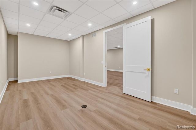 546 Maplehill Road, Rochester Hills, MI 48306