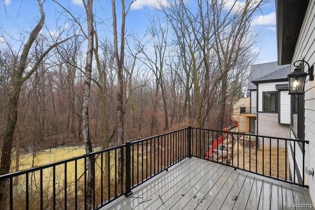 546 Maplehill Road, Rochester Hills, MI 48306
