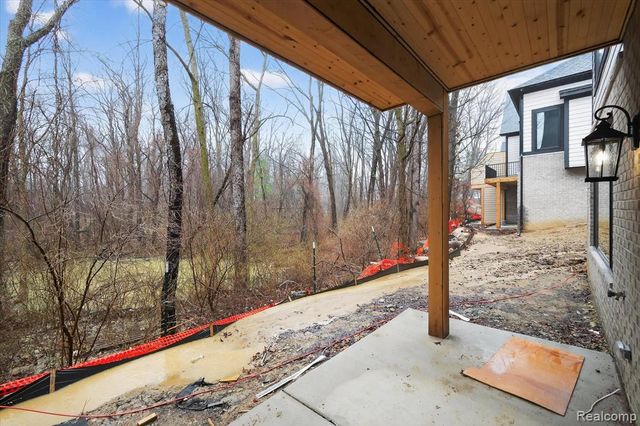 546 Maplehill Road, Rochester Hills, MI 48306