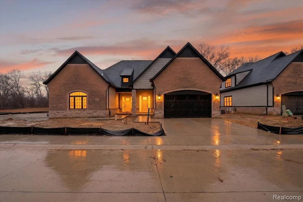 546 Maplehill Road, Rochester Hills, MI 48306
